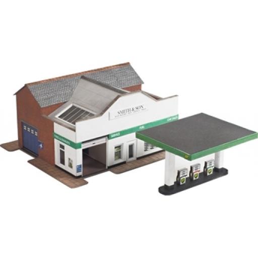 Pn181 Service Station (N Gauge) Metcalfe