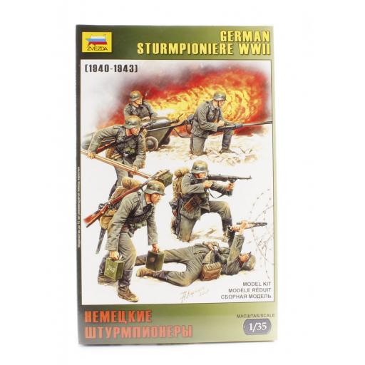 3613 WW2 GERMAN STURMPIONIERE 1:35 ZVEZDA