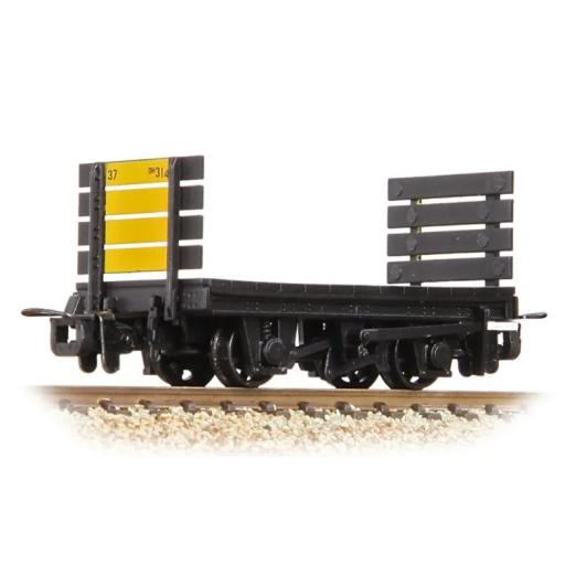 393-175 RNAD FLAT WAGON PLANKED ENDS RNAD YELLOW ENDS WITH LOAD