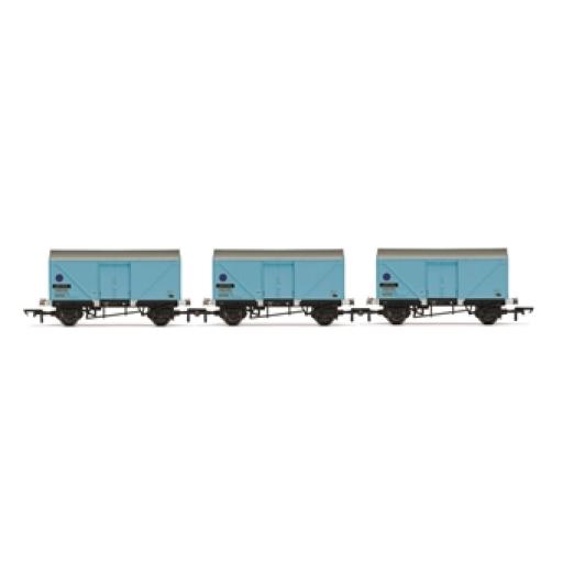 R60115 BR BLUE 12 TON FISH VAN 3 PACK OF WAGONS