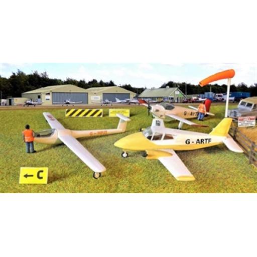 GM-443 FORDHAMPTON AIRFIELD PLANES & GLIDERS 1:76