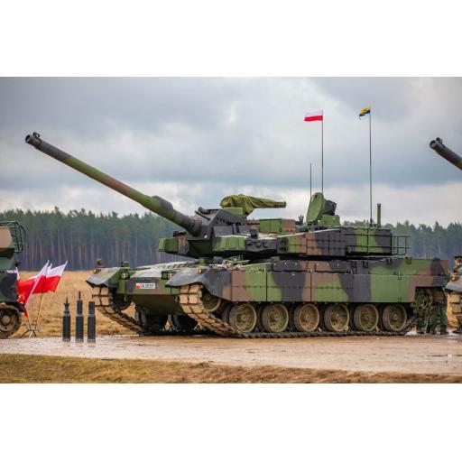 35004 POLISH K2 BLACK PANTHER TANK 1:35 HOBBY 2000