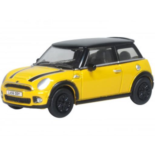 76NMN008 BMW MINI YELLOW 1:76 OXFORD