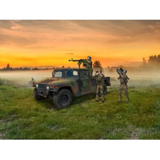 DS3531 DRONE HUNTERS HUMVEE 1:35 ICM